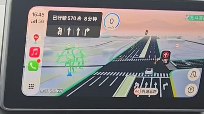 MMI 中控屏上正常运行的 CarPlay 主屏